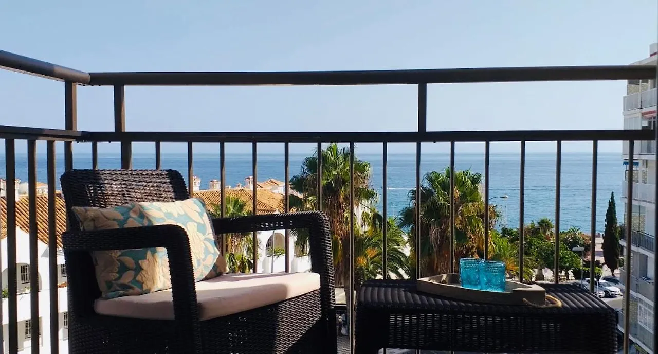 Apartamento Frente Al Mar En La Torrecilla Nerja Spain